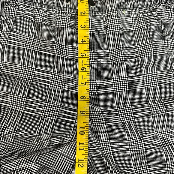 Men's Black and White Plaid Flat Front Shorts - Picture 5 of 7